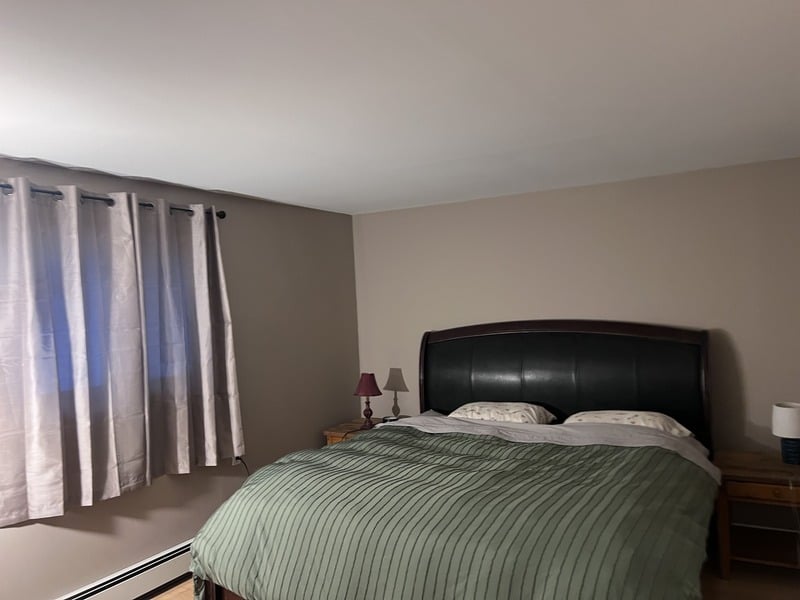 Bedroom 1 - King bed